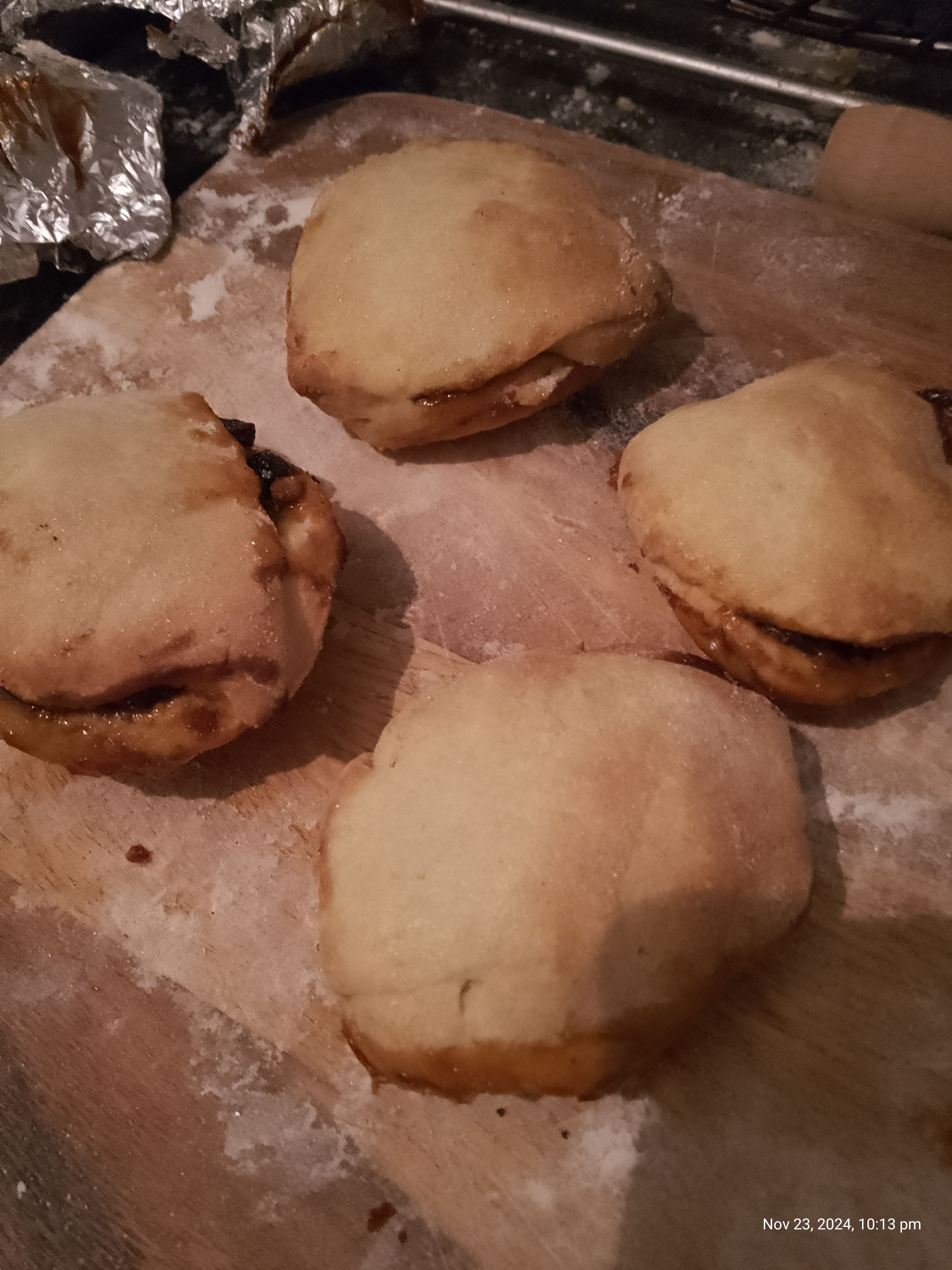 Mince pies served with cream