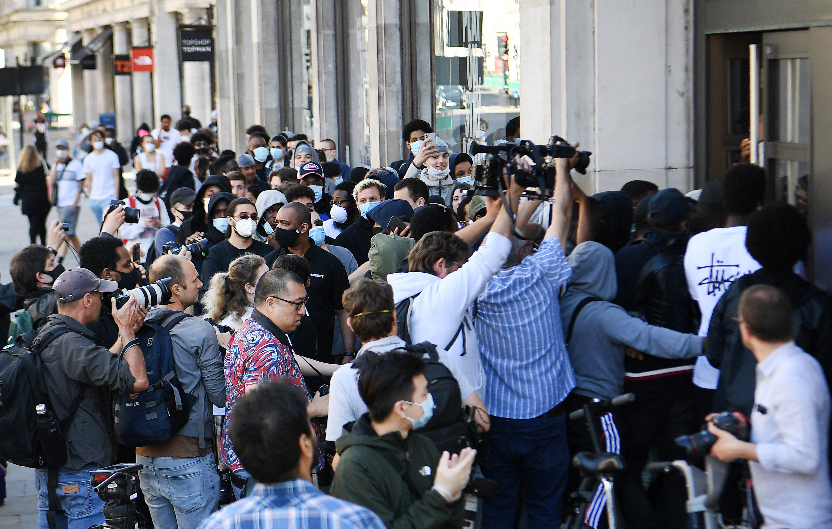 London Shops Open To Crowds 